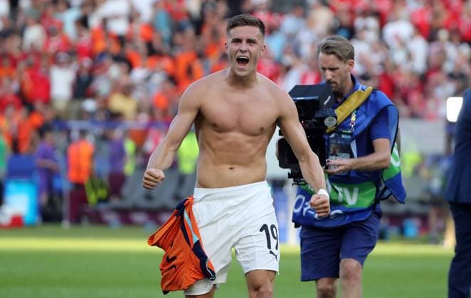 Christoph Baumgartner, Austria Team celebrates victory in front of the fans Joy Emotion Cheering after the end of the match Sport Football Soccer European Championship Euro 2024 European Championship Men Season 2023 2024 25 06 2024 Netherlands NED vs Austria AUT in Berlin DFL regulations prohibit any use of photographs as image sequences and or quasi video