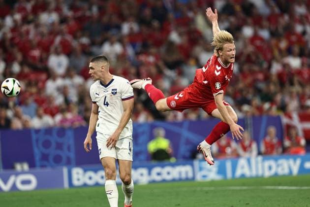 Nikola Milenkovic (Serbia)Kasper Dolberg (Denmark) during the UEFA EURO, EM, Europameisterschaft,Fussball Germany 2024 match between Denmark 0-0 Serbia at Munich Football Arena on June 25, 2024 in Munich, Germany. Noxthirdxpartyxsales  (257681541)