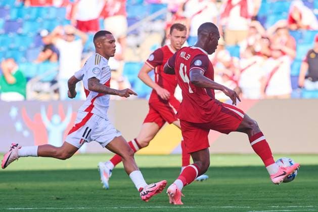 RECORD DATE NOT STATED Copa America USA 2024 Peru vs Canada Bryan Reyna (R) of Peru fights for the ball with Kamal Miller (R) of Canada during the game between Peru and Canada as part of the CONMEBOL Copa America USA 2024 group A, at Childrens Mercy Park Stadium, on June 25, 2024 in Kansas City, Kansas, United States. KANSAS CITY KANSAS UNITED STATES  Copyright: xJONATHANxDUENASx 20240625184057_CA_GA_2024_PER_CAN_MILLER158