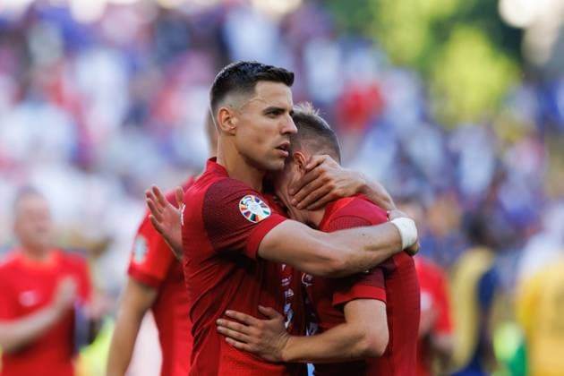 France Vs Poland in Dortmund, Germany - 25 Jun 2024 Jan Bednarek and Karol Swiderski (Poland) seen celebrating a goal during the UEFA EURO, EM, Europameisterschaft,Fussball 2024 game between national teams of France and Poland at Signal Iduna Park. Final score; France 1:1 Poland Dortmund Germany Copyright: xMaciejxRogowskix xSOPAxImagesx AMROGOWSKI-22
