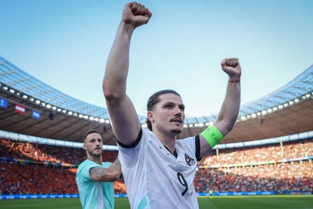 (240626) -- BERLIN, June 26, 2024 -- Marcel Sabitzer (R) of Austria celebrates after the UEFA EURO, EM, Europameisterschaft,Fussball 2024 Group D match between the Netherlands and Austria in Berlin, Germany, June 25, 2024. ) (SP)GERMANY-BERLIN-FOOTBALL-EURO 2024-THE NETHERLANDS VS AUSTRIA PanxYulong 