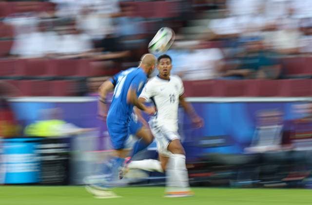 (240626) -- COLOGNE, June 26, 2024 -- Jude Bellingham (R) of England competes during the UEFA EURO, EM, Europameisterschaft,Fussball 2024 Group C match between England and Slovenia in Cologne, Germany, June 25, 2024. ) (SP)GERMANY-COLOGNE-FOOTBALL-EURO 2024-ENGLAND VS SLOVENIA BaixXuefei 