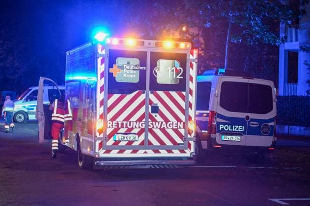 Leipzig After European Championship match defeat Croats attack group of Italians Two injured, perpetrators caught on site 25 06 2024 around midnight Leipzig, Beethovenstraße After the defeat of the Croats in the European Championship preliminary round match against Italy in the Leipzig stadium, a brawl broke out between two fan groups in the Zentrum Süd district on Tuesday night, according to the police, the Italians were suddenly attacked and injured by several Croatians in Beethovenstraße Two Italian fans had to be treated on site by ambulances, one man was even taken to a clinic for further treatment due to his injuries The police were able to confront the police on site Leipzig Saxony Germany Copyright: xEHLxMediax 240625_em-schlaegerei-leipzig_1