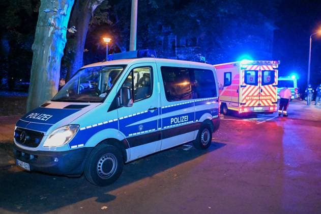 Leipzig After European Championship match defeat Croats attack group of Italians Two injured, perpetrators caught on site 25 06 2024 around midnight Leipzig, Beethovenstraße After the defeat of the Croats in the European Championship preliminary round match against Italy in the Leipzig stadium, a brawl broke out between two fan groups in the Zentrum Süd district on Tuesday night, according to the police, the Italians were suddenly attacked and injured by several Croatians in Beethovenstraße Two Italian fans had to be treated on site by ambulances, one man was even taken to a clinic for further treatment due to his injuries The police were able to confront the police on site Leipzig Saxony Germany Copyright: xEHLxMediax 240625_em-schlaegerei-leipzig_9