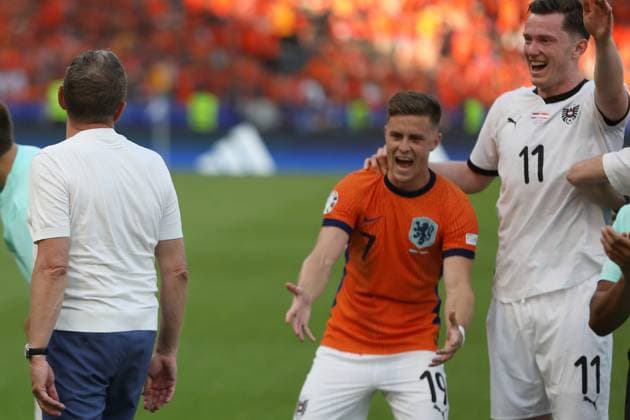 Berlin, Germany, 25 06 2024 Olympiastadion European Football Championship 2024, Group D, Netherlands Austria Coach Ralf Rangnick with players of the Austrian team after the victory, Christoph Baumgartner 19, in the jersey of Xavi Simons on and Michael Gregoritsch 11 Copyright: xdtsxNachrichtenagenturx dts_41742