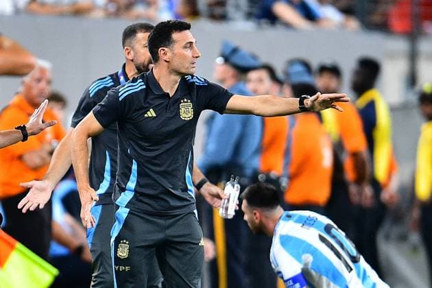 RECORD DATE NOT STATED Copa America USA 2024 Chile vs Argentina Lionel Scaloni head coach of Argentina during the game between Chile and Argentina as part of the CONMEBOL Copa America USA 2024 group A, at MetLife Stadium, on June 25, 2024 in East Rutherford, New Jersey, United States. EAST RUTHERFORD NEW JERSEY UNITED STATES  Copyright: xAdrianxMaciasx 20240625211341_CA_GA_2024_CHI_ARG_SCALONI70