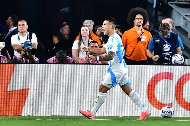 RECORD DATE NOT STATED Copa America USA 2024 Chile vs Argentina Lautaro Martinez celebrates his goal 0-1 of Argentina during the game between Chile and Argentina as part of the CONMEBOL Copa America USA 2024 group A, at MetLife Stadium, on June 25, 2024 in East Rutherford, New Jersey, United States. EAST RUTHERFORD NEW JERSEY UNITED STATES  Copyright: xAdrianxMaciasx 20240625215952_CA_GA_2024_CHI_ARG_MARTINEZ74