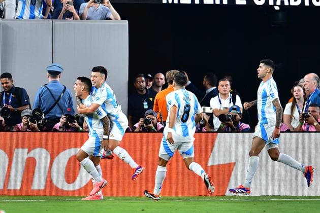 Sport Bilder des Tages RECORD DATE NOT STATED Copa America USA 2024 Chile 0-1 Argentina Lautaro Martinez celebrates his goal 0-1 of Argentina during the game between Chile and Argentina as part of the CONMEBOL Copa America USA 2024 group A, at MetLife Stadium, on June 25, 2024 in East Rutherford, New Jersey, United States. EAST RUTHERFORD NEW JERSEY UNITED STATES  Copyright: xAdrianxMaciasx 20240625220845_CA_GA_2024_CHI_ARG_MARTINEZ79