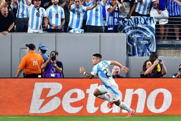 RECORD DATE NOT STATED Copa America USA 2024 Chile 0-1 Argentina Lautaro Martinez celebrates his goal 0-1 of Argentina during the game between Chile and Argentina as part of the CONMEBOL Copa America USA 2024 group A, at MetLife Stadium, on June 25, 2024 in East Rutherford, New Jersey, United States. EAST RUTHERFORD NEW JERSEY UNITED STATES  Copyright: xAdrianxMaciasx 20240625220846_CA_GA_2024_CHI_ARG_MARTINEZ80
