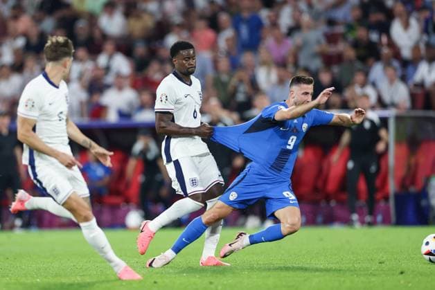 (240626) -- COLOGNE, June 26, 2024 -- Marc Guehi (C) of England fouls Andraz Sporar (R) of Slovenia during the UEFA EURO, EM, Europameisterschaft,Fussball 2024 Group C match between England and Slovenia in Cologne, Germany, June 25, 2024. ) (SP)GERMANY-COLOGNE-FOOTBALL-EURO 2024-ENGLAND VS SLOVENIA BaixXuefei 