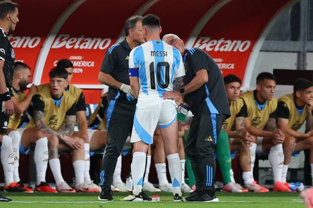 EAST RUTHERFORD, NJ - JUNE 25: Lionel Messi 10 of Argentina gets treatment on his leg at his bench during the first half of the CONMEBOL Copa America Group stage game against Chile on June 25, 2024 at MetLife Stadium in East Rutherford, New Jersey. (Photo by Rich Graessle Icon Sportswire) SOCCER: JUN 25 CONMEBOL Copa America - Chile vs Argentina EDITORIAL USE ONLY Icon240625511