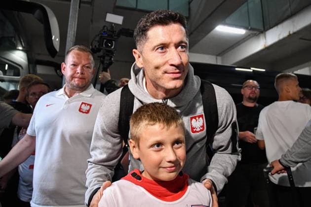 2024.06.26 Warszawa pilka nozna reprezentacja Polski Powrot reprezentacji Polski N z Robert Lewandowski Foto Pawel Bejnarowicz PressFocus 2024.06.26 Warszawa Football - Polish national team, Nationalteam Powrot reprezentacji Polski Robert Lewandowski Credit: Pawel Bejnarowicz PressFocus NEWSPIX.PL --- Newspix.pl Polish national team return from euro 2024 in Germany POLAND OUT!  20240626PB2558