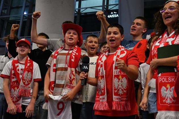 2024.06.26 Warszawa pilka nozna reprezentacja Polski Powrot reprezentacji Polski N z kibice oczekujacy na zawodnikow Foto Pawel Bejnarowicz PressFocus 2024.06.26 Warszawa Football - Polish national team, Nationalteam Powrot reprezentacji Polski kibice oczekujacy na zawodnikow Credit: Pawel Bejnarowicz PressFocus NEWSPIX.PL --- Newspix.pl Polish national team return from euro 2024 in Germany POLAND OUT!  20240626PB2574