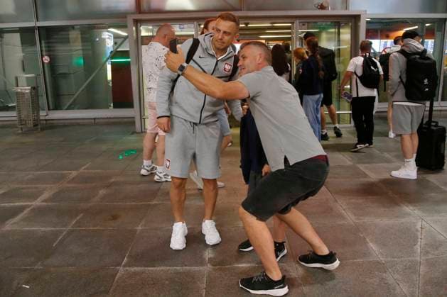 WARSZAWA 26.06.2024 PRZYLOT I POWITANIE REPREZENTACJI POLSKI W PILKE NOZNA Z EURO 2024 W NIEMCZECH N Z. KAMIL GROSICKI FOT. ALEKSANDER MAJDANSKI NEWSPIX.PL --- Newspix.pl Polish national team, Nationalteam return from euro 2024 in Germany POLAND OUT!  AM260624_019