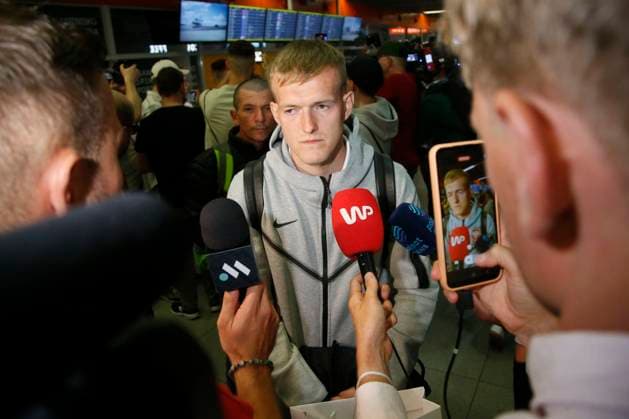 WARSZAWA 26.06.2024 PRZYLOT I POWITANIE REPREZENTACJI POLSKI W PILKE NOZNA Z EURO 2024 W NIEMCZECH N Z. KAROL SWIDERSKI FOT. ALEKSANDER MAJDANSKI NEWSPIX.PL --- Newspix.pl Polish national team, Nationalteam return from euro 2024 in Germany POLAND OUT!  AM260624_029