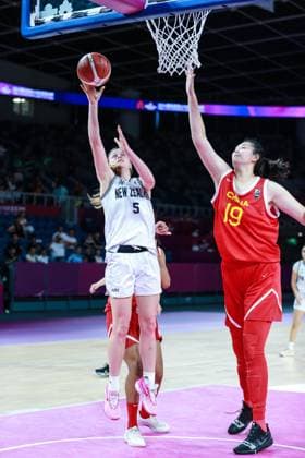 SHENZHEN, CHINA - JUNE 25: Zhang Ziyu 19 of China defends Evie Leeson 5 of New Zealand during the FIBA U18 Women s Asia Cup 2024 Group B match between New Zealand and China at Longhua Cultural and Sports Center on June 25, 2024 in Shenzhen, Guangdong Province of China.  Copyright: xVCGx 111504020739