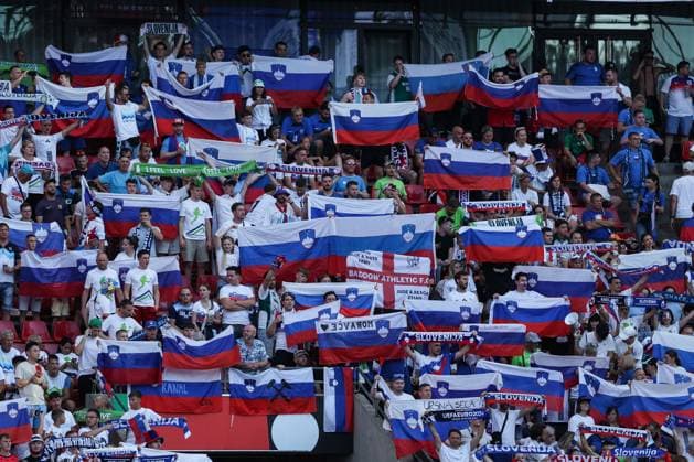 Sport, Football, UEFA EURO 2024 Group C Matchday 3 England Slovenia 25 06 2024, Cologne Stadium Slovenia Fans with flags Cologne Cologne Stadium North Rhine-Westphalia Germany