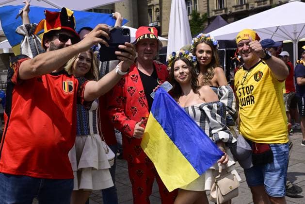 Belgian and Ukrainian supporters pictured in the city center, near the fan zone village, in the afternoon before a soccer game between Ukraine and Belgian national soccer team Red Devils, Wednesday 26 June 2024 in Stuttgart, Germany, the third match in the group stage of the UEFA EURO, EM, Europameisterschaft,Fussball 2024 European championships. In the group E, the four teams have three points before the last game, it is the first time this happens at Euro. DIRKxWAEM x95305129x