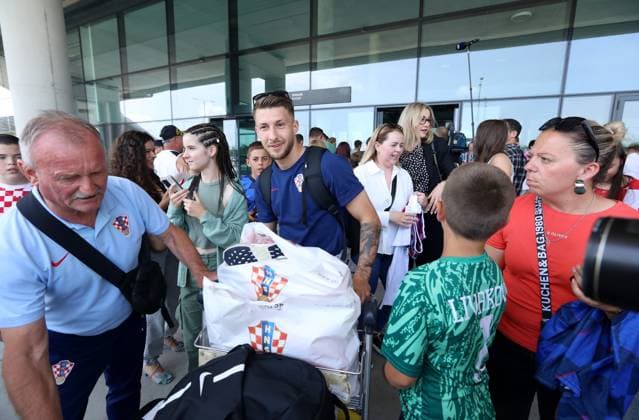 Croatia National Football Team arrive in Zagreb, Croatia Marco Pasalic of Croatia pose for a photo with fans at Franjo Tudjman Airport in Zagreb, Croatia, on June 26, 2024. RobertxAnic PIXSELL