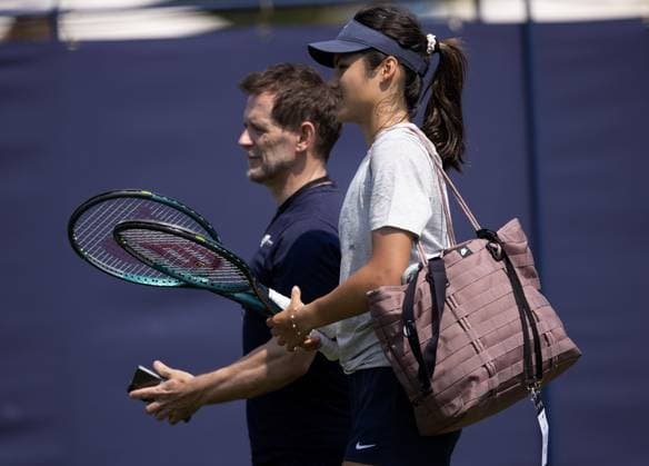 Emma Raducanu of GBR leaves court following practice Rothesay International Eastbourne, Day 4, Tennis, Devonshire Park, Eastbourne, UK - 26 June 2024  Copyright: xEllaxLing Shutterstockx 14558912n