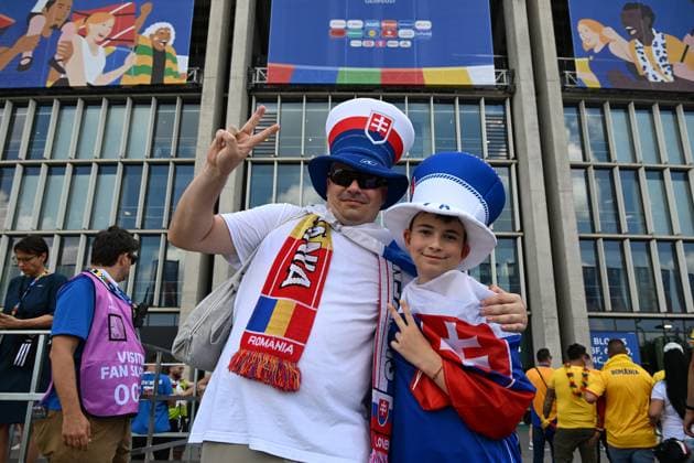 26 06 2024, xsltx, European Football Championship 2024, Slovakia Romania emspor, v l emotions, fans, atmosphere, flags, logo, Slovakia spectators, jerseys UEFA REGULATIONS PROHIBIT ANY USE OF PHOTOGRAPHS as IMAGE SEQUENCES and or QUASI VIDEO Frankfurt
