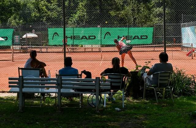 26 06 2024, xpsx, tennis ITF tournament, v l spectator shade heat summer sun Bruchköbel Hessen Germany DEU