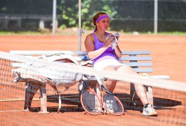 26 06 2024, xpsx, Tennis ITF Tournament, v l Fenna Steveker GER Heat Summer Hot Water PAuse Shade Bruchköbel Hessen Germany DEU