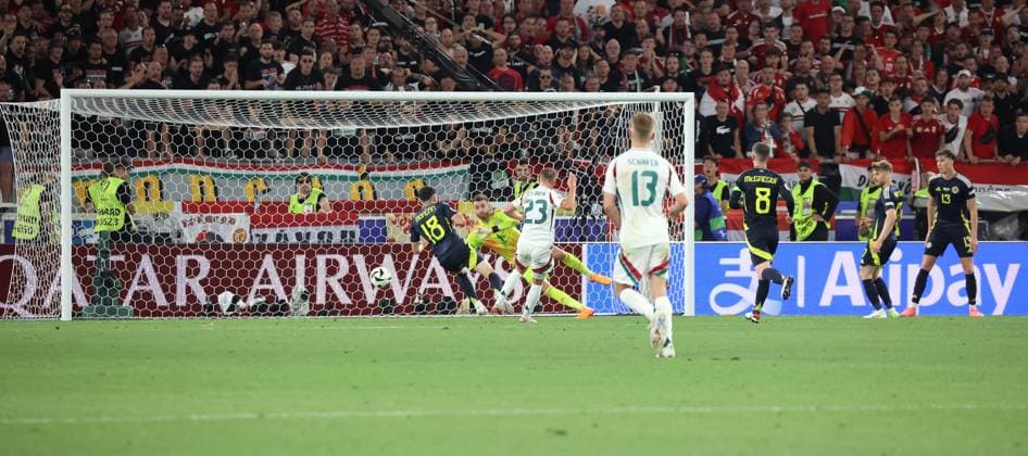 23 06 24 Scotland Hungary Germany, Stuttgart, 23 06 2024, Football, UEFA Euro 2024, Scotland Hungary v l Angus Gunn Scotland , Kevin Csoboth Hungary Goal 0 1 Csoboth