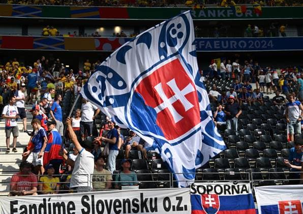 26 06 2024, xsltx, European Football Championship 2024, Slovakia Romania emspor, v l emotions, fans, atmosphere, flags, logo, Slovakia spectators, jerseys UEFA REGULATIONS PROHIBIT ANY USE OF PHOTOGRAPHS as IMAGE SEQUENCES and or QUASI VIDEO Frankfurt