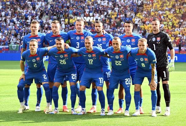 26 06 2024, xsltx, European Football Championship 2024, Slovakia Romania emspor, v l Teamfoto Slowakei DFL DFB REGULATIONS PROHIBIT ANY USE OF PHOTOGRAPHS as IMAGE SEQUENCES and or QUASI VIDEO Frankfurt