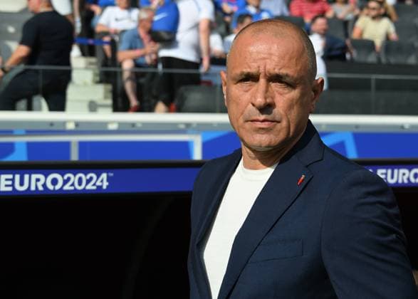 26 06 2024, xsltx, European Football Championship 2024, Slovakia Romania emspor, v l Trainer Head Coach Francesco Calzona DFL DFB REGULATIONS PROHIBIT ANY USE OF PHOTOGRAPHS as IMAGE SEQUENCES and or QUASI VIDEO Frankfurt
