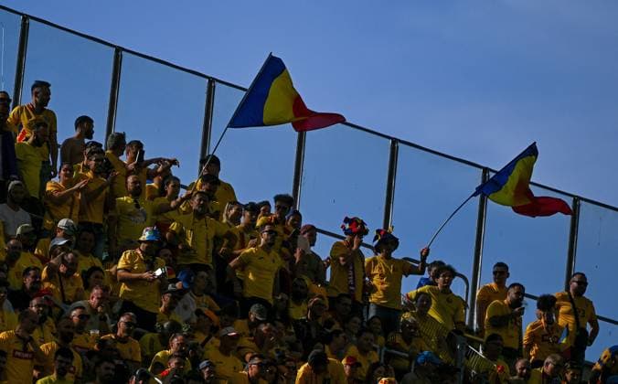 26 06 2024, xpsx, UEFA Euro 2024 preliminary round, Slovakia Romania v l fans spectators Romania flag flag DFL DFB REGULATIONS PROHIBIT ANY USE OF PHOTOGRAPHS as IMAGE SEQUENCES and or QUASI VIDEO emspor Frankfurt