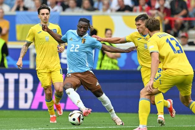 240626 EURO2024 UKRAINE VS BELGIUM Jeremy Doku (22) of Belgium fighting for the ball with Oleksandr Tymchyk (24) of Ukraine during a soccer game between the national teams of Ukraine and Belgium, called the Red Devils on the third matchday in Group E in the group stage of the UEFA EURO, EM, Europameisterschaft,Fussball 2024 tournament , on Wednesday 26 June 2024 in Stuttgart , Germany . PHOTO SPORTPIX David Catry STUTTGART GERMANY  Copyright: xx 469846