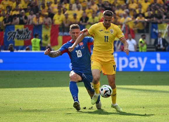 26 06 2024, xsltx, European Football Championship 2024, Slovakia Romania emspor, v l Juraj Kucka Slovakia , Nicusor Silviu Bancu Romania Romania DFL DFB REGULATIONS PROHIBIT ANY USE OF PHOTOGRAPHS as IMAGE SEQUENCES and or QUASI VIDEO Frankfurt