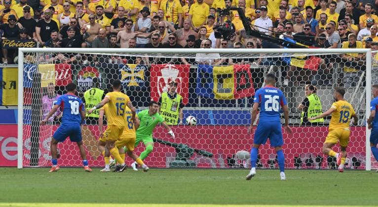 26 06 2024, xsltx, Football EM 2024, Slovakia Romania emspor, v l Ondrej Duda Slovakia Goal scored, erziehlt das Tor zum 1 0, Constantin Florin Nita Romania Romania DFL DFB REGULATIONS PROHIBIT ANY USE OF PHOTOGRAPHS as IMAGE SEQUENCES and or QUASI VIDEO Frankfurt