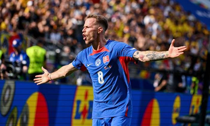 26 06 2024, xpsx, UEFA Euro 2024 preliminary round, Slovakia Romania v l celebrate the goal, goal celebration for 1 0 goal scorer Ondrej Duda Slovakia DFL DFB REGULATIONS PROHIBIT ANY USE OF PHOTOGRAPHS as IMAGE SEQUENCES and or QUASI VIDEO emspor Frankfurt