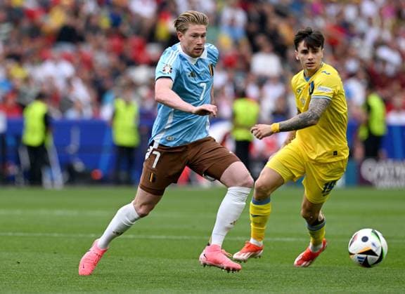 Football Euro 2024 Group E 26 06 2024 Ukraine Belgium Kevin De Bruyne left, Belgium v Mykola Shaparenko right, Ukraine