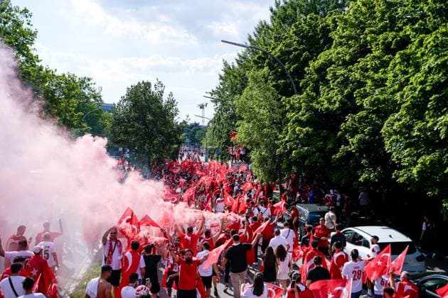 Hamburg, Germany, June 26th 2024: Fans of Turkiye doing the fan march to the stadium photographed from the fan bus prior to the UEFA EURO, EM, Europameisterschaft,Fussball 2024 Germany Group F football match between Czechia and Turkiye at Volksparkstadion in Hamburg, Germany. (Daniela Porcelli SPP)  Copyright: xDanielaxPorcellix xSPPx spp-en-DaPoSp-20240626-_DP20764