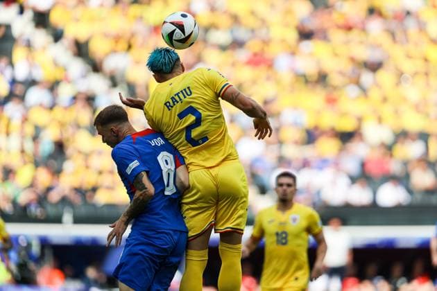 Andrei Florin Ratiu Romania, 02 in header duel with Ondrej Duda Slovakia 08 GER, Slovakia SVK vs Romania ROU , European Football Championship, UEFA EURO 2024, Group E, Matchday 3, 26 06 2024 GER, Slovakia SVK vs Romania ROU , European Football Championship, UEFA EURO 2024, Group E, Matchday 3, 26 06 2024 Frankfurt Copyright: xEibner-Pressefoto RogerxBuerkex EP