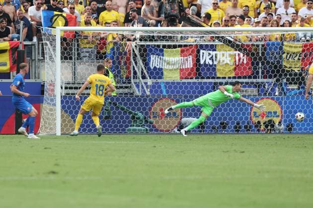 Goal to 1 0 by header by Ondrej Duda Slovakia, No. 8 against goalkeeper Florin Nita Romania, No. 1 , Preliminary round match M33, SVK ROU, Group E, European Football Championship, Slovakia vs Romania, European Football Championship, Slovakia vs Romania, Frankfurt, 26 06 2024,