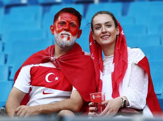 Turkey fans Czechia v Turkiye, UEFA European Championship, EM, Europameisterschaft 2024, Group F, Football, Volksparkstadion, Hamburg, Germany - 26 Jun 2024 EDITORIAL USE ONLY No use with unauthorised audio, video, data, fixture lists, club league logos or live services. Online in-match use limited to 120 images, no video emulation. No use in betting, games or single club league player publications. Copyright: xMattxWest Shutterstockx 14555612b