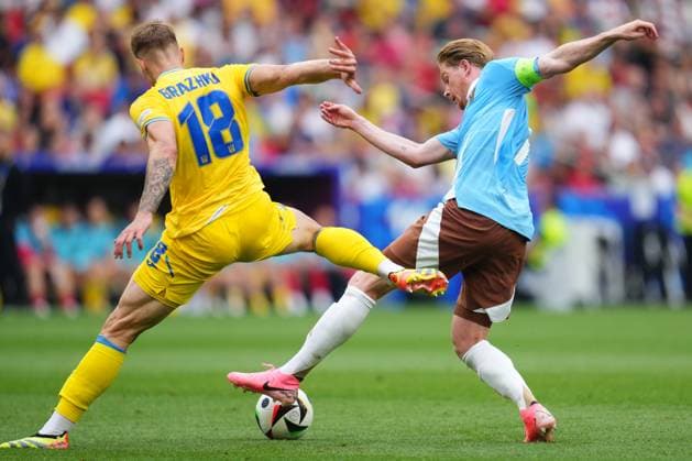 GER: Ukraine and Belgium. UEFA EURO, EM, Europameisterschaft,Fussball 2024 Kevin De Bruyne of Belgium and Volodymyr Brazhko of Ukrainen during the UEFA Euro 2024 match between Ukraine and Belgium, Group E, date 3, played at Mercedes-Benz Arena Stadium on June 26, 2024 in Stuttgart, Germany. kpng Copyright: xBaguxBlancox xPRESSINPHOTOx PS_240626_UCR_BEL_030