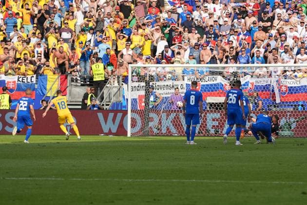 Razvan Marin Romania Romania, 18 converts the penalty to equalize 1 1 against goalkeeper Martin Dubravka Slovakia, Slovakia, 01 Frankfurt 26 06 2024 Slovakia vs Romania, EURO2024 M33 Group E, EM Arena Frankfurt