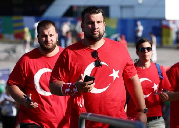Turkey fans Czechia v Turkiye, UEFA European Championship, EM, Europameisterschaft 2024, Group F, Football, Volksparkstadion, Hamburg, Germany - 26 Jun 2024 EDITORIAL USE ONLY No use with unauthorised audio, video, data, fixture lists, club league logos or live services. Online in-match use limited to 120 images, no video emulation. No use in betting, games or single club league player publications. Copyright: xMattxWest Shutterstockx 14555612i