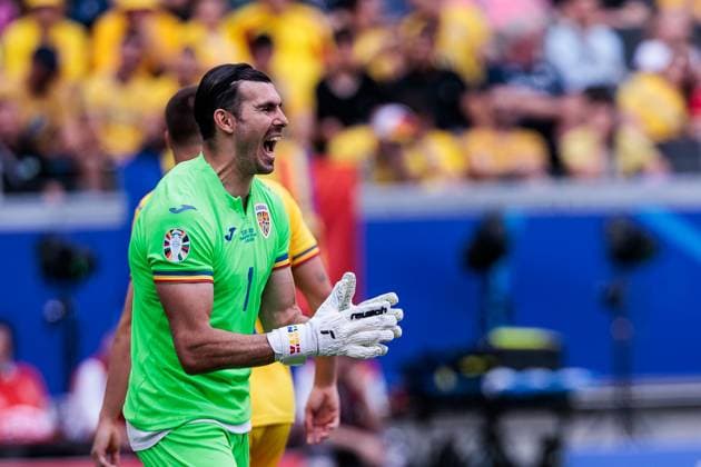 UEFA EURO 2024 Slovakia Romania 26 06 2024 Constantin Florin Nita Romania, 1 applauds and roars UEFA EURO 2024 Slovakia Romania Frankfurt Arena, Frankfurt 26 06 2024 Copyright: xBEAUTIFULxSPORTS Wunderlx
