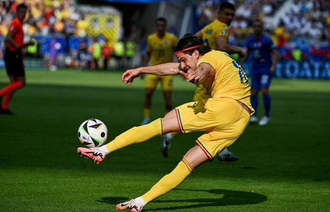 26 06 2024, xpsx, UEFA Euro 2024 preliminary round, Slovakia Romania v l Ianis Hagi Romania Romania DFL DFB REGULATIONS PROHIBIT ANY USE OF PHOTOGRAPHS as IMAGE SEQUENCES and or QUASI VIDEO emspor Frankfurt