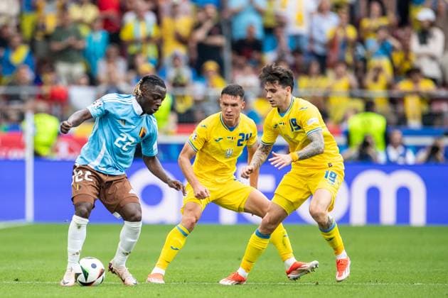 UEFA EURO 2024 Ukraine Belgium 26 06 2024 Jeremy Doku Belgium, 22 , Oleksandr Tymchyk Ukraine, 24 , Mykola Shaparenko Ukraine, 19 UEFA EURO 2024 Ukraine Belgium Stuttgart Stadion, Stuttgart 26 06 2024 Copyright: xBEAUTIFULxSPORTS Buriakovx