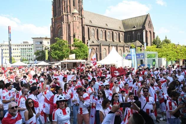 Soccer Euro 2024 in Gelsenkirchen FOR EDITORIAL PURPOSES ONLY p Fans celebrate the teams of Portugal and Georgia on Wednesday, 26 6 2024 in Gelsenkirchen before the match of the European Football Championship in the Veltins Arena Germany NRW Gelsenkirchen Copyright IngoxOtto Copyright: IngoxOtto doc7w1fjgybe4g1i9dvu49k ,EDITORIAL USE ONLY Copyright: IngoxOtto