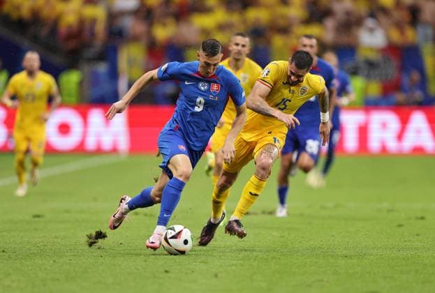 26 06 2024, European Football Championship, UEFA EURO 2024, Slovakia Romania, Group E, Arena Frankfurt, f l , Robert Bozenik Slovakia , Andonie Andrei Burca Romania Copyright: HMBxMedia