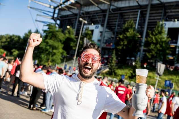 Turkish football fans, UEFA EURO, EM, Europameisterschaft,Fussball 2024, Hamburg, Germany Hamburg, Germany. 26th, June 2024. Football fans of Turkey arrive at the stadium for the UEFA Euro 2024 match in Group F between Czechia and Turkey at Volksparkstadion in Hamburg. Hamburg Germany  Copyright: xGonzalesxPhoto LassexLagonix